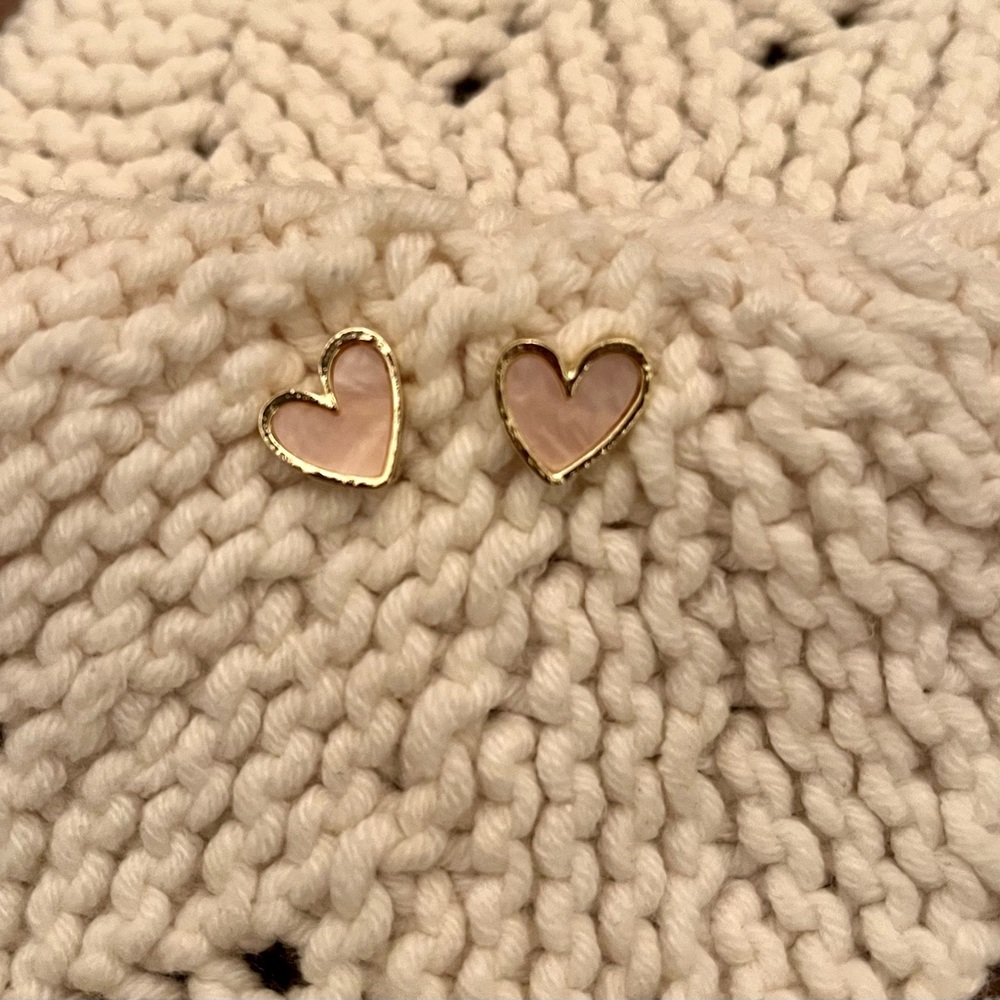 Heart Stud Earrings 🫶🏻 - Picture 4 of 4